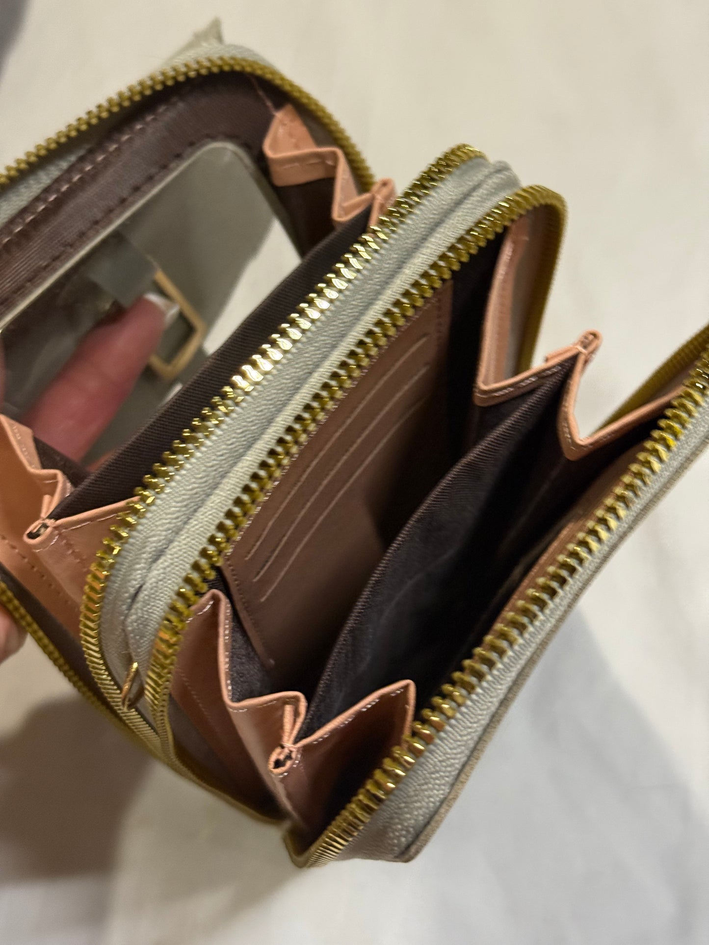 Endaycon Crossbody Cell Phone Wallet