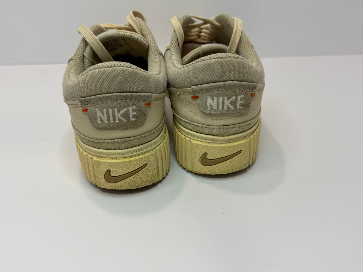 Nike women’s court legacy lift