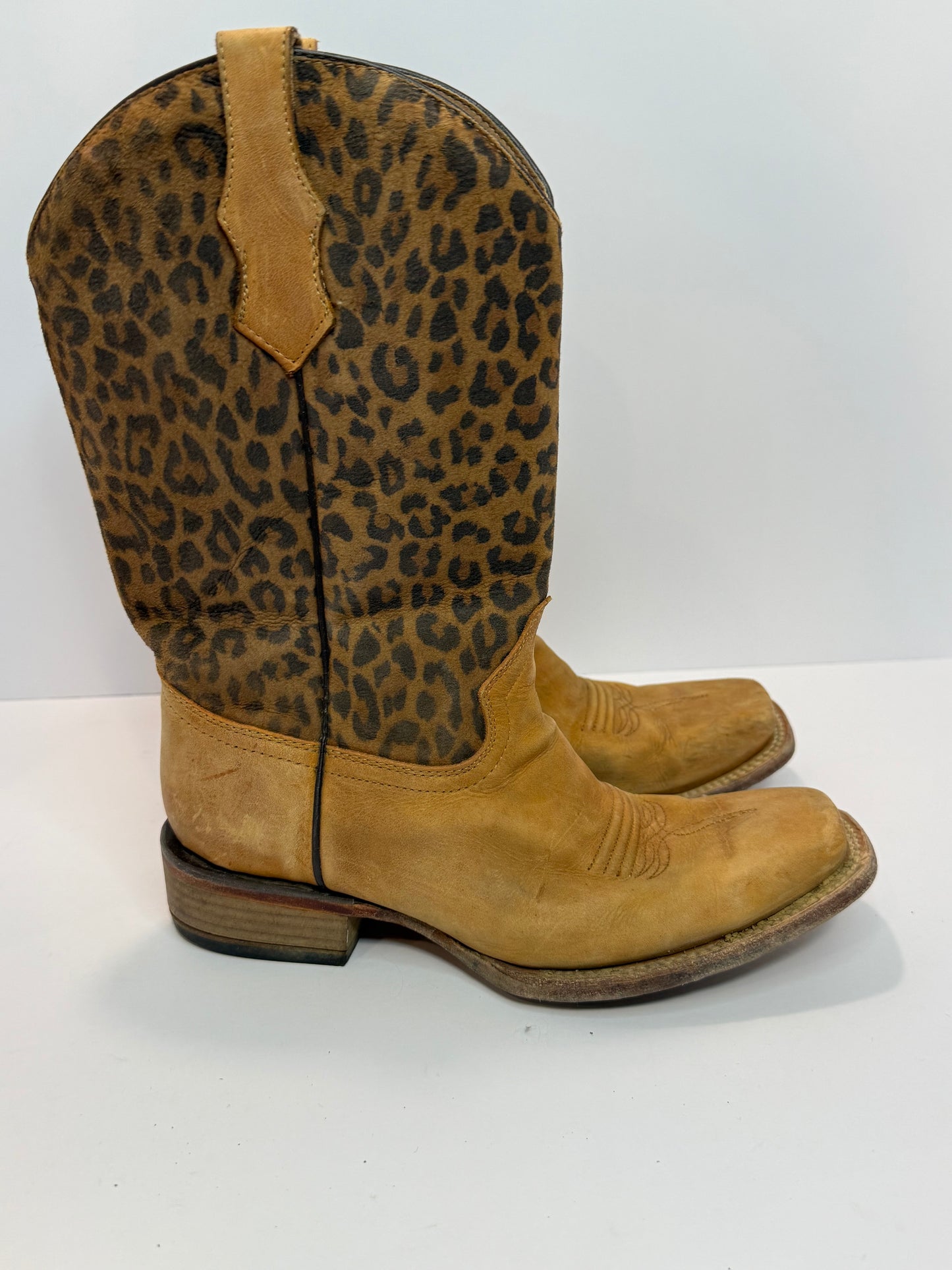Circle G Girls/women’s leopard boots