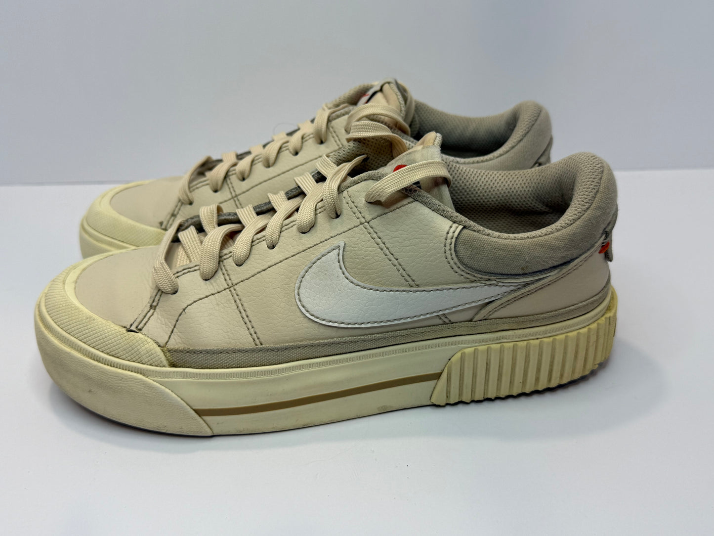 Nike women’s court legacy lift