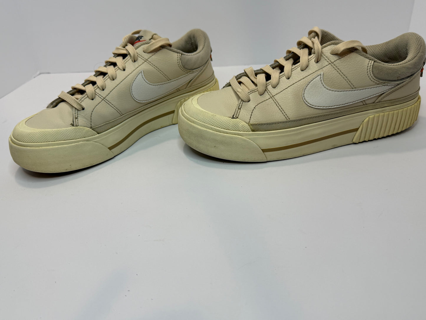 Nike women’s court legacy lift