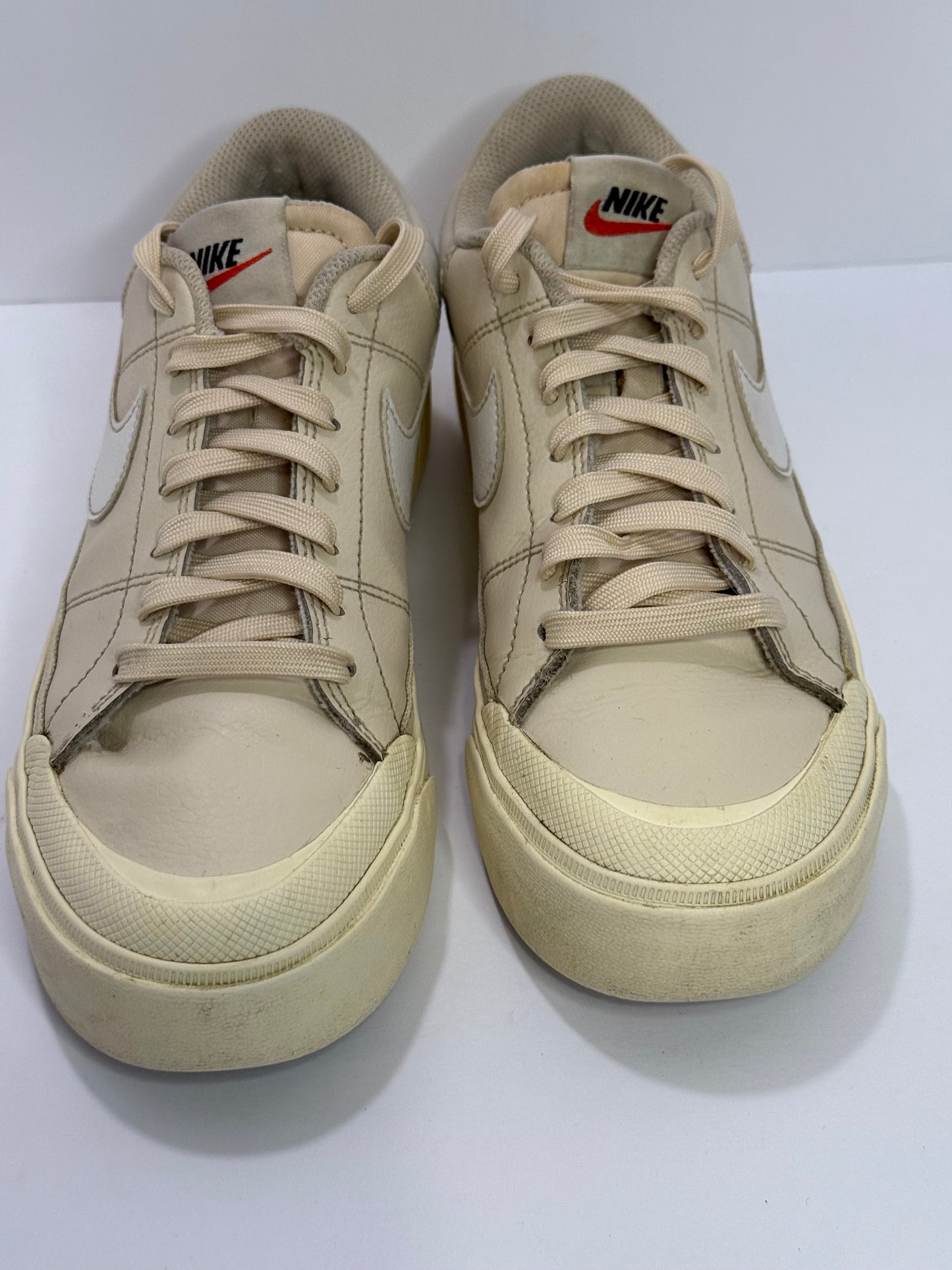 Nike women’s court legacy lift