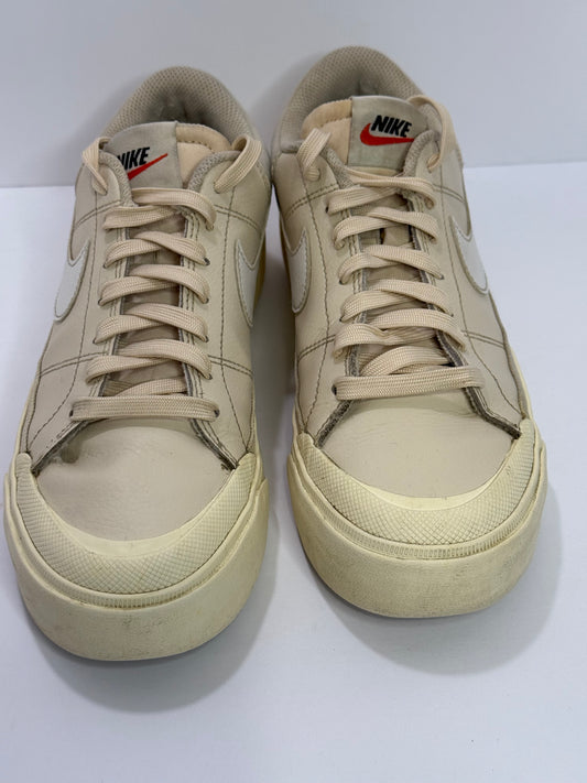 Nike women’s court legacy lift