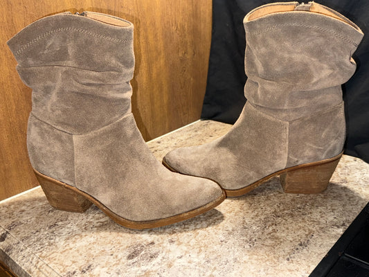 Sofft Aronna Genuine Suede boots